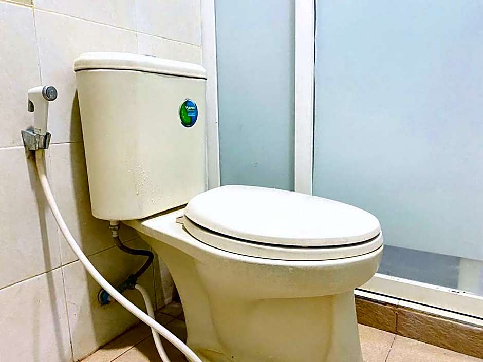 Monalisa Homestay Mitra RedDoorz – Surabaja, IL