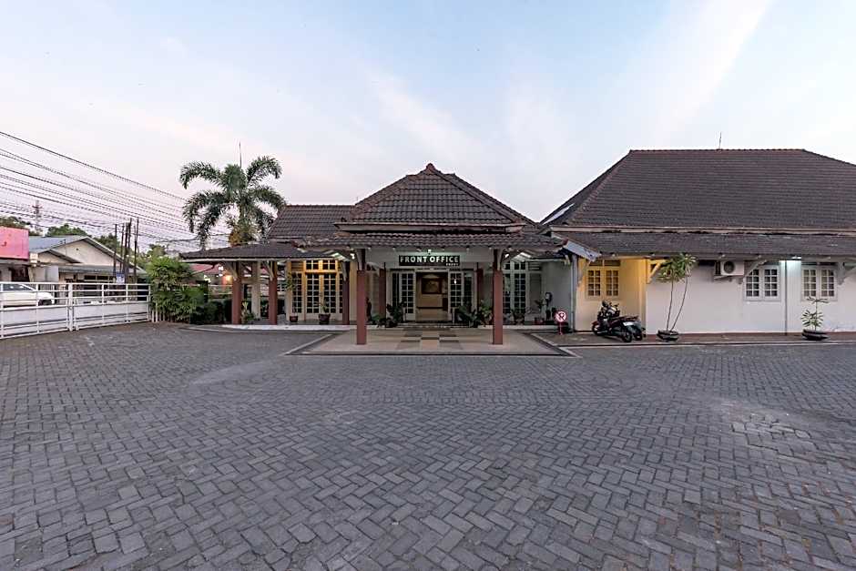 Urbanview Hotel Crown Tasikmalaya by RedDoorz