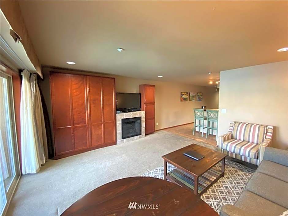 Grandview Lake Chelan- Waterfront View, Pool, Hot tub, Golf, 1 Min To Downtown