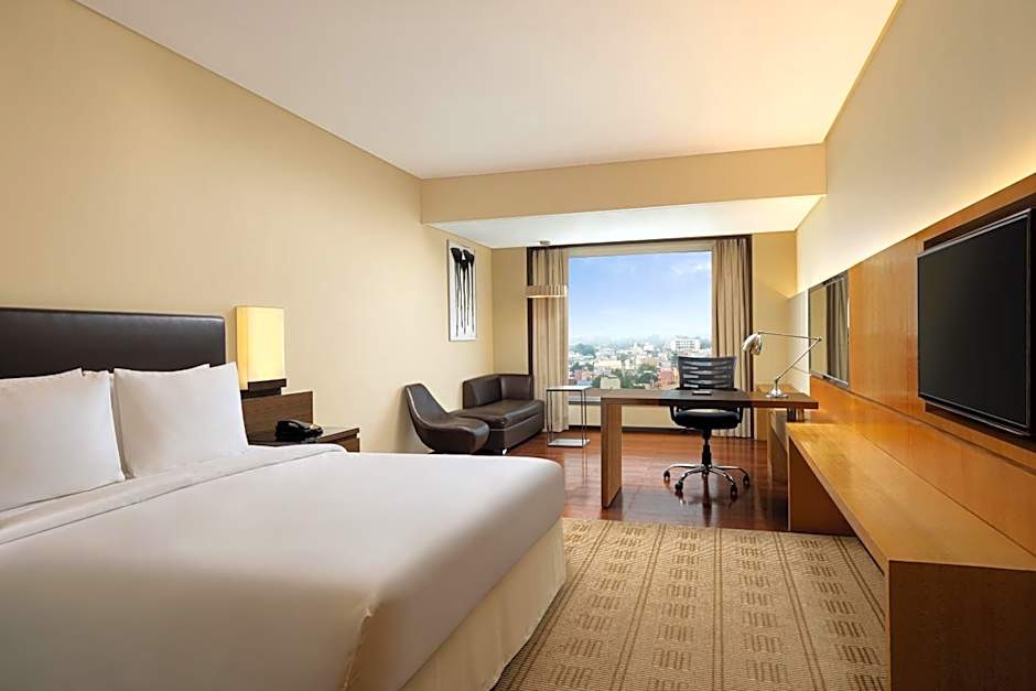 Photo 1 of 5 of 1 King Bed Guestroom, Concierge Level