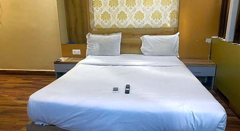 FabHotel Tan Square - Nr. Eon IT Park