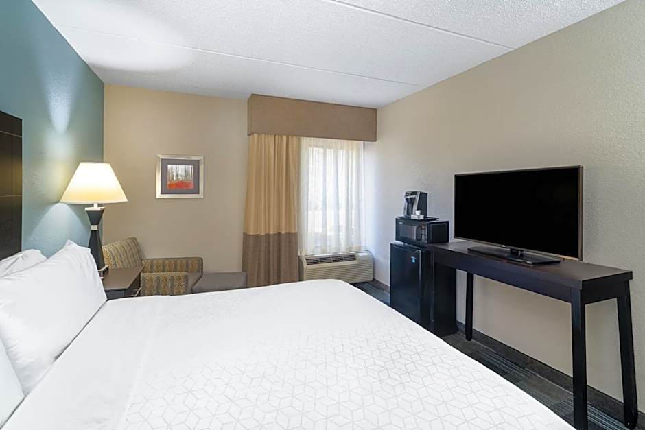 Holiday Inn Express Forsyth By IHG