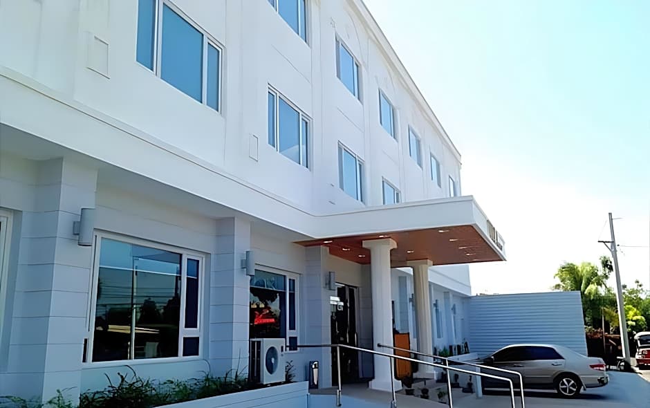 Townhouse Oak Vera Hotel Near Clark International Airport