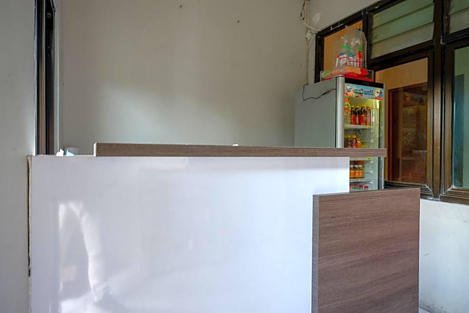 RedDoorz near Stasiun Tawang Semarang