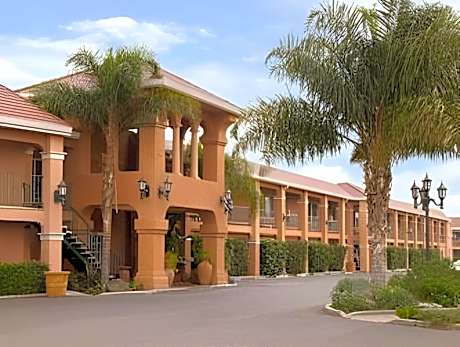 Merced Inn & Suites