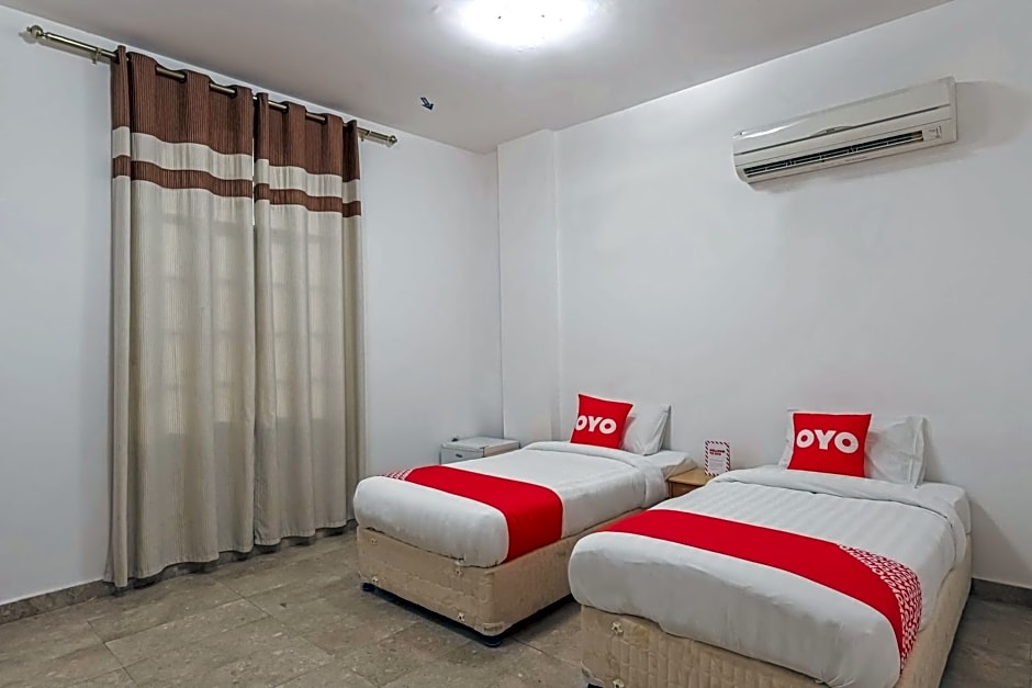 OYO 117 Majestic Hotel