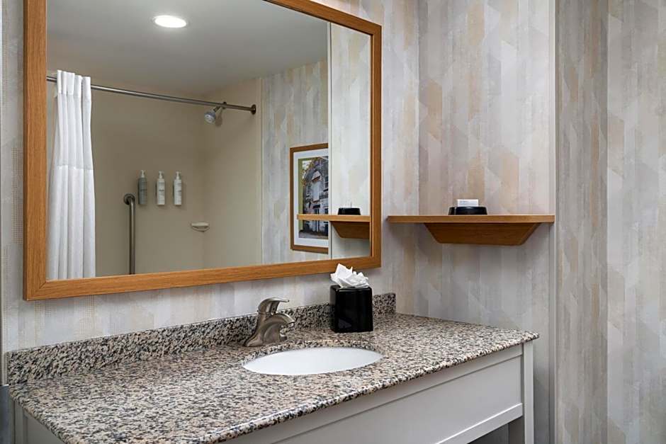 Hampton Inn By Hilton Neptune/Wall