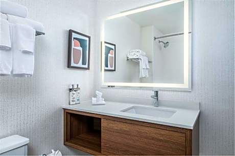 1 Bedroom Suite 2 Queen