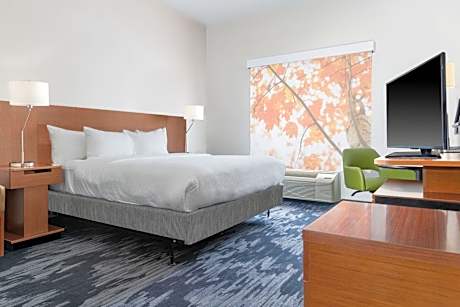 King Room with Adapted Tub - Mobility Accessible