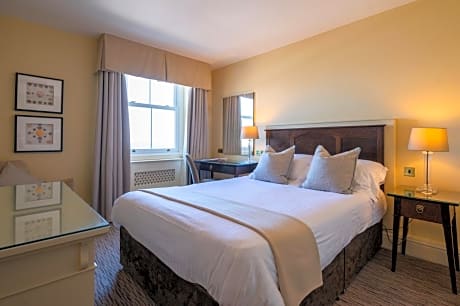 Classic Double Room with Partial Sea View