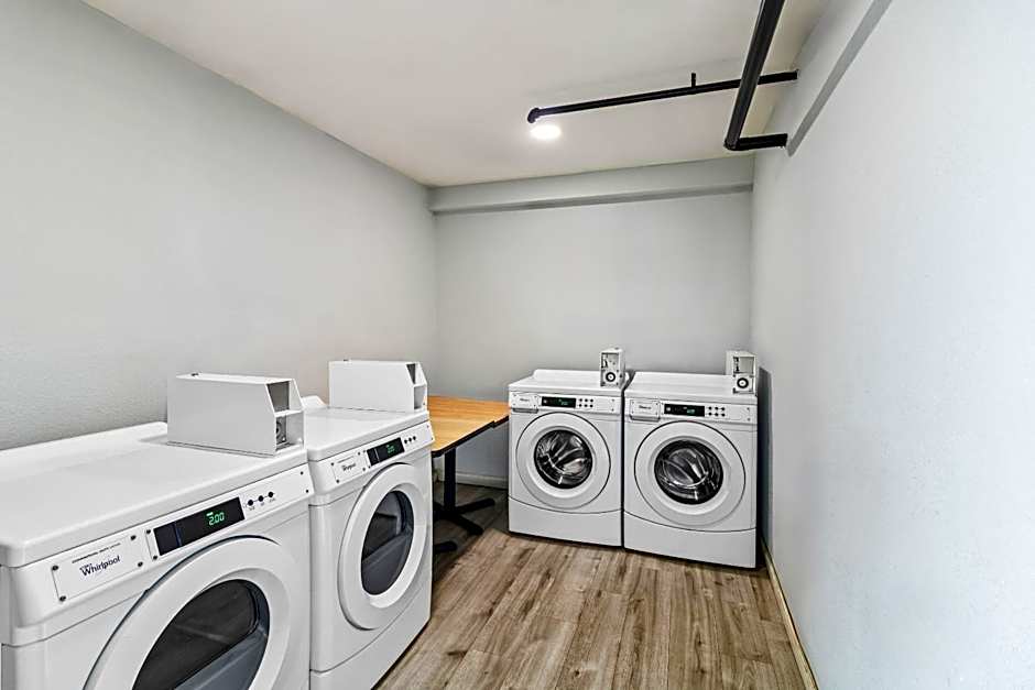 HomeTowne Studios Florence, KY-Cincinnati Airport