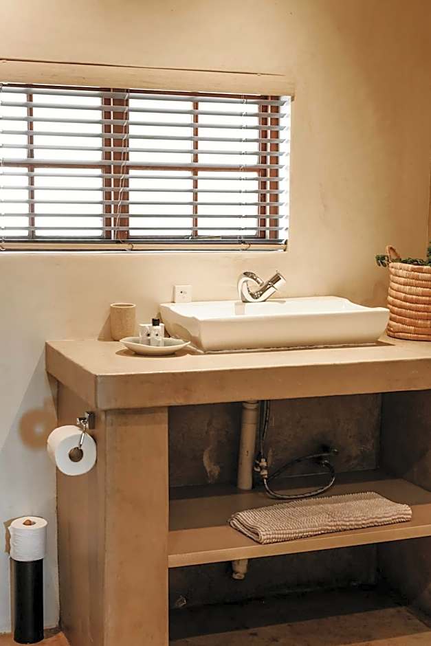 Lighthouse Guesthouse & Cafe