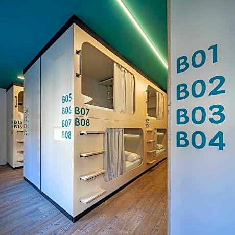 Bunk Bed in Mixed Dormitory Room