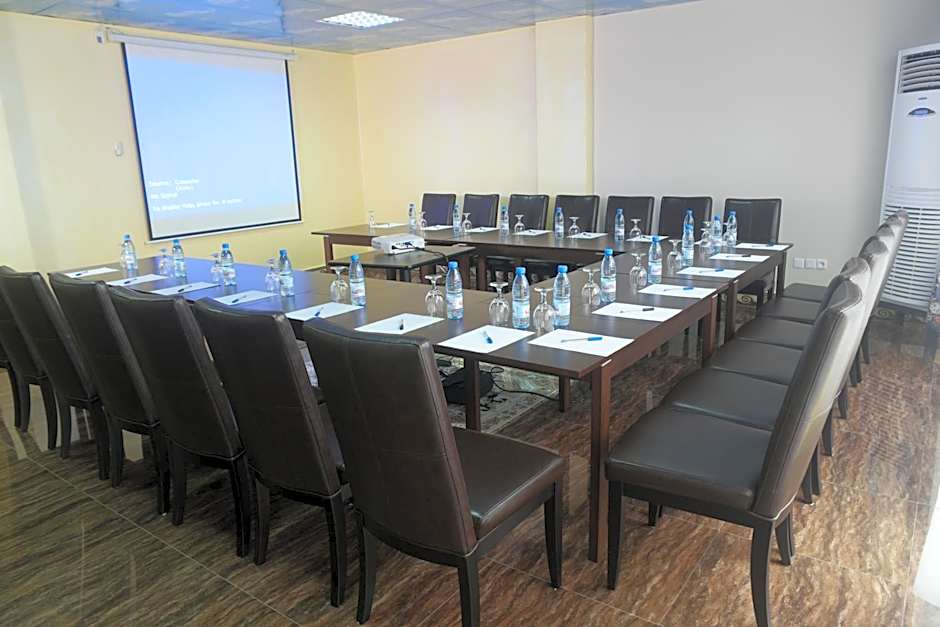 Noubou International Hotel AKWA