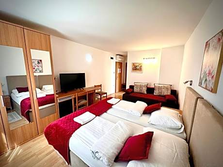 Classic Quadruple Room