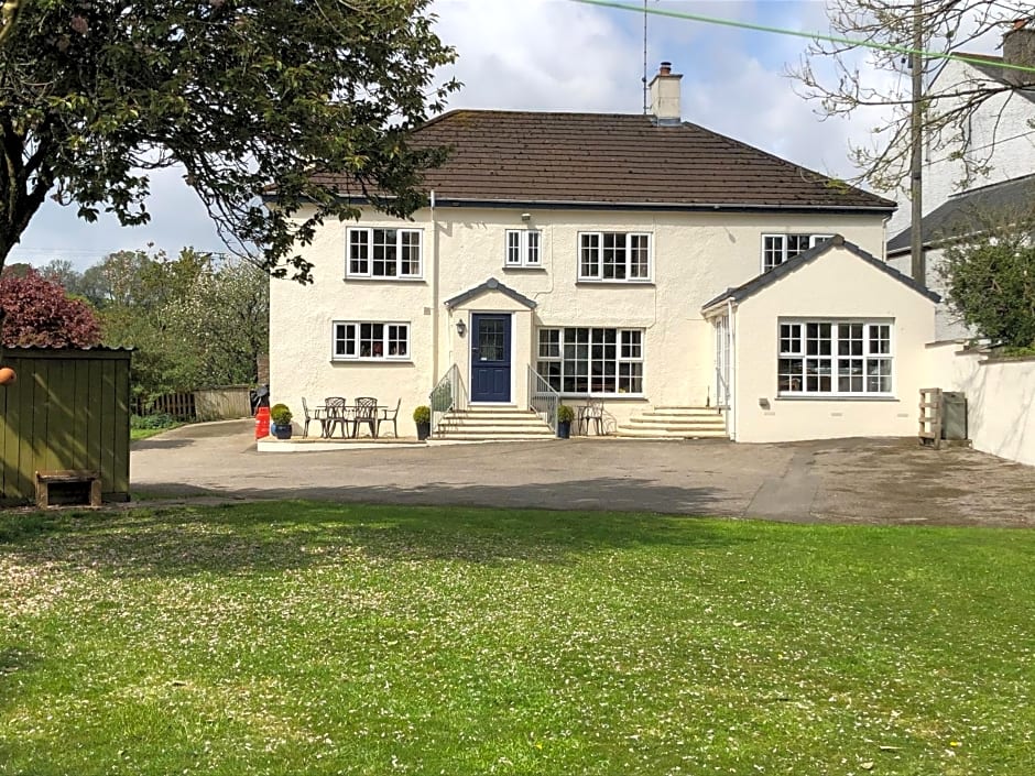 Lynwood House Bed and Breakfast