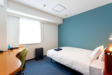 Corner Double Room with Shower - Non-Smoking