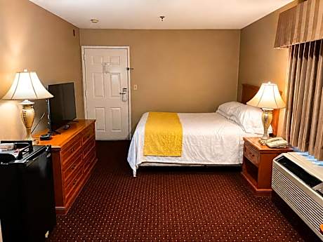 King Room with Roll-In Shower - Disability Access