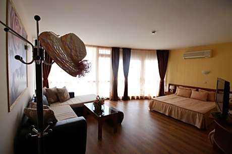 Queen Studio with Sofa Bed