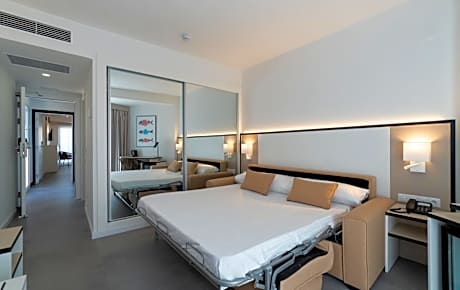 Junior Suite (2 Adults + 2 Children)