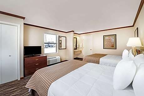 Deluxe Queen Room with Two Queen Beds - Non-Smoking