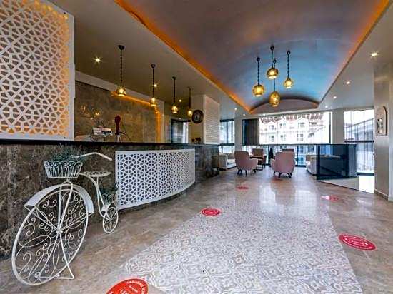 Montebello Deluxe Hotel