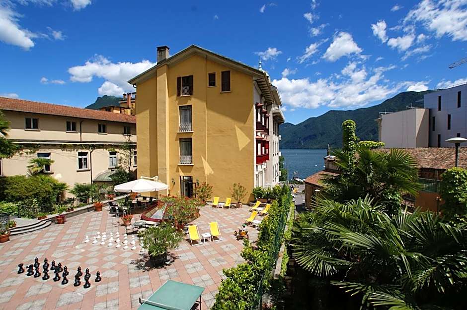 International au Lac Historic Lakeside Hotel