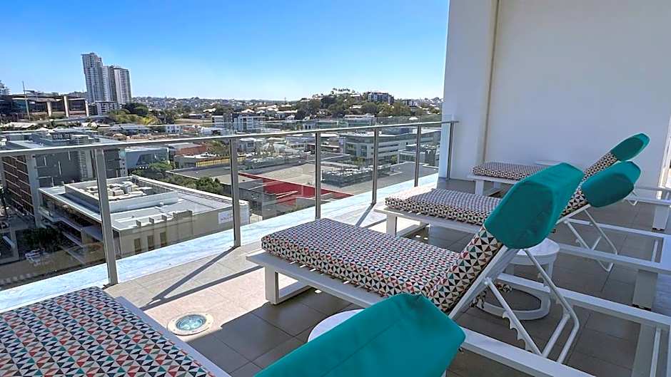 Elegant 2BR Haven in the Trendy Fortitude Valley