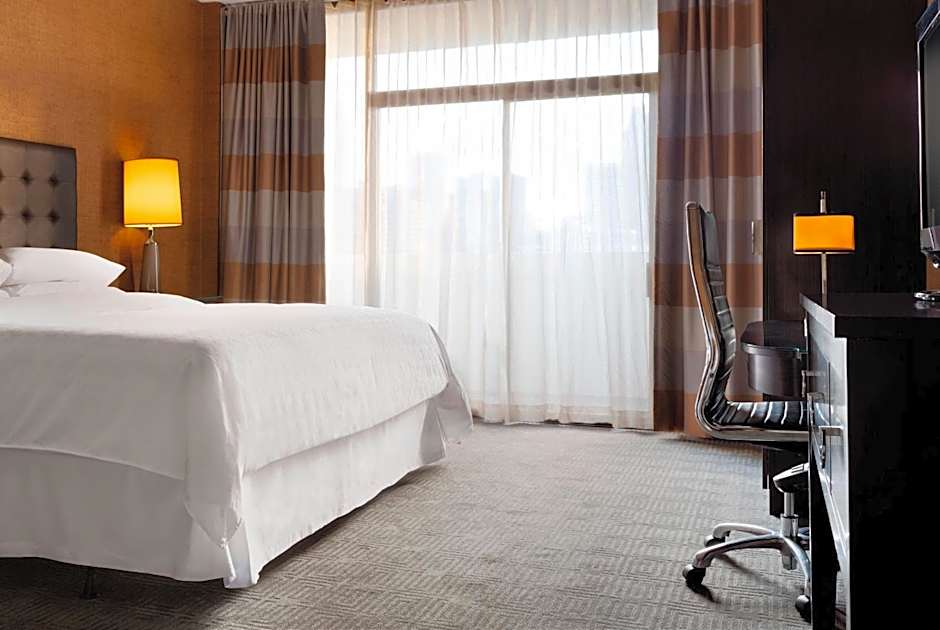 Sheraton Charlotte Hotel