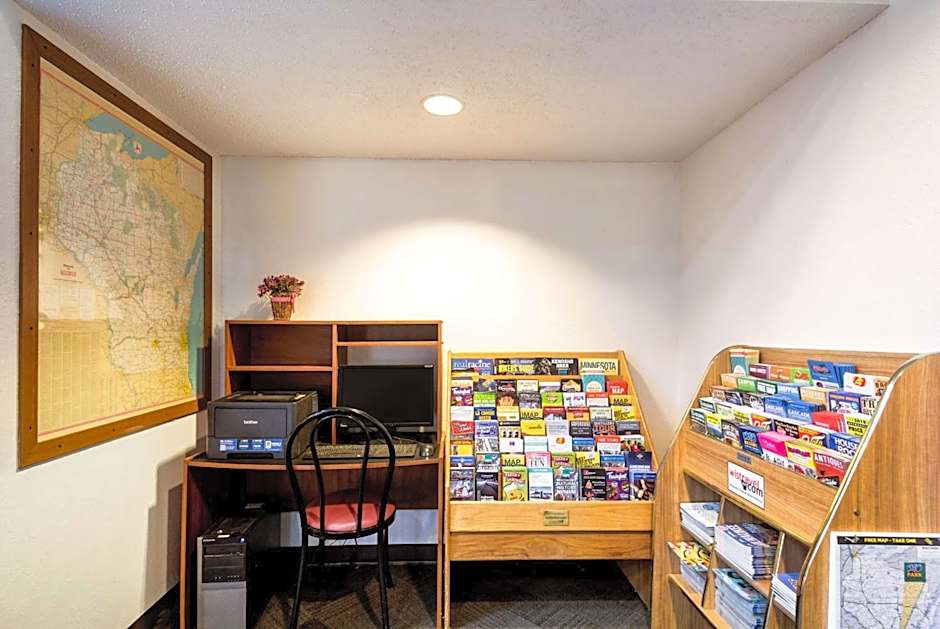 Motel 6-Saukville, WI
