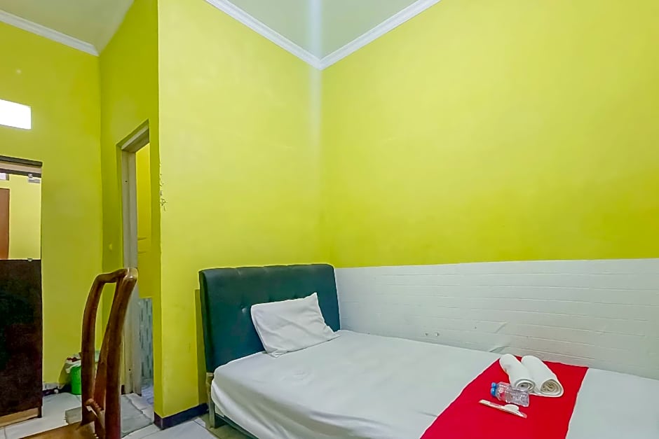 WILUDJENG Guest House near Alun Alun Sragen Mitra RedDoorz