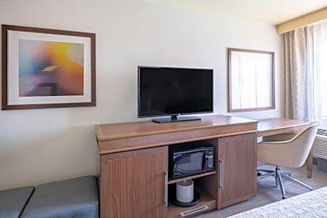 King Room with Roll-In Shower - Disability Access