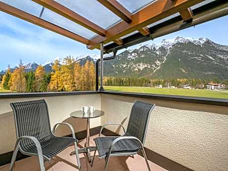 Deluxe Double or Twin Room with Mountain View