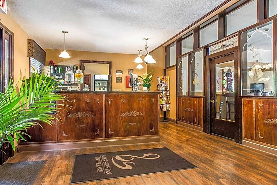 The Black Swan Lee - Lenox, an Ascend Collection Hotel