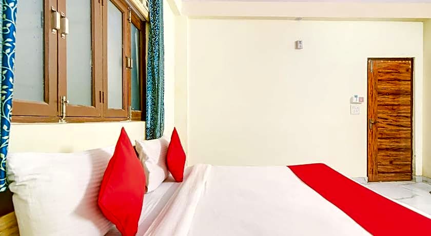 Hotel O Vishwakarma Palace