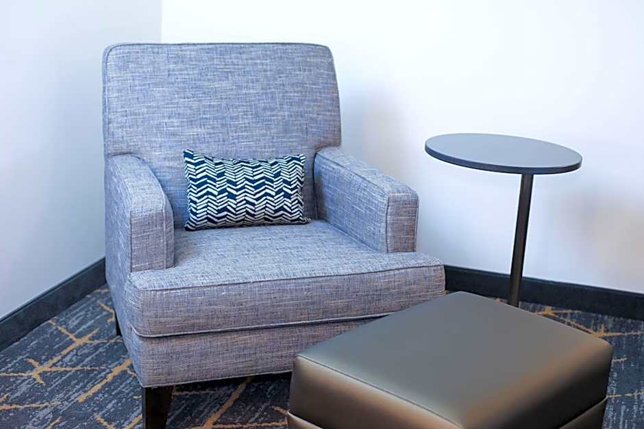 Holiday Inn & Suites St. Cloud By IHG