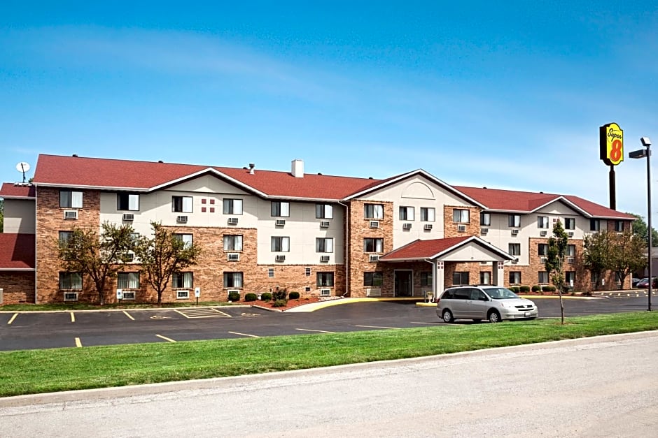 Super 8 by Wyndham Fairview Heights-St. Louis