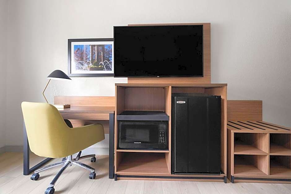 La Quinta Inn & Suites by Wyndham Raleigh Cary