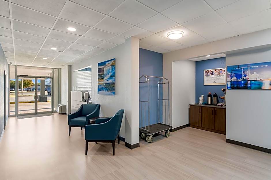 HomeTowne Studios Newport News - Hampton West