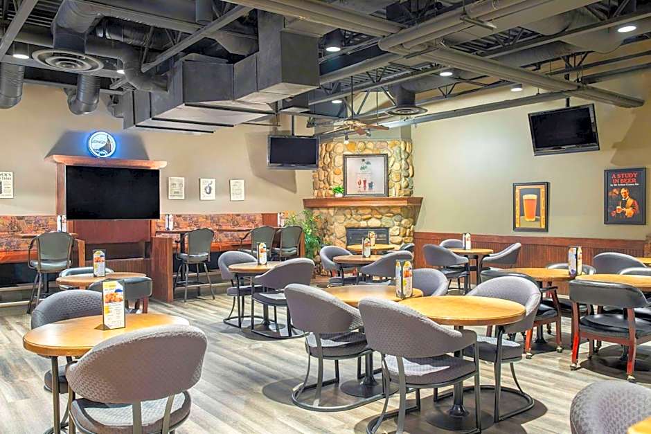 Days Inn & Conference Centre by Wyndham Camrose Norsemen