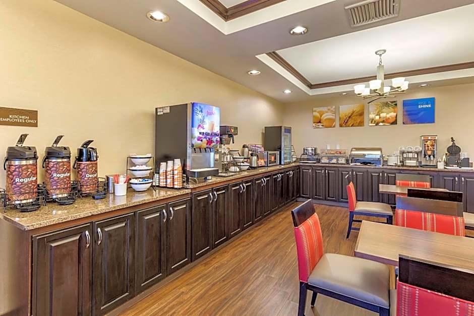 Comfort Inn & Suites Russellville I-40