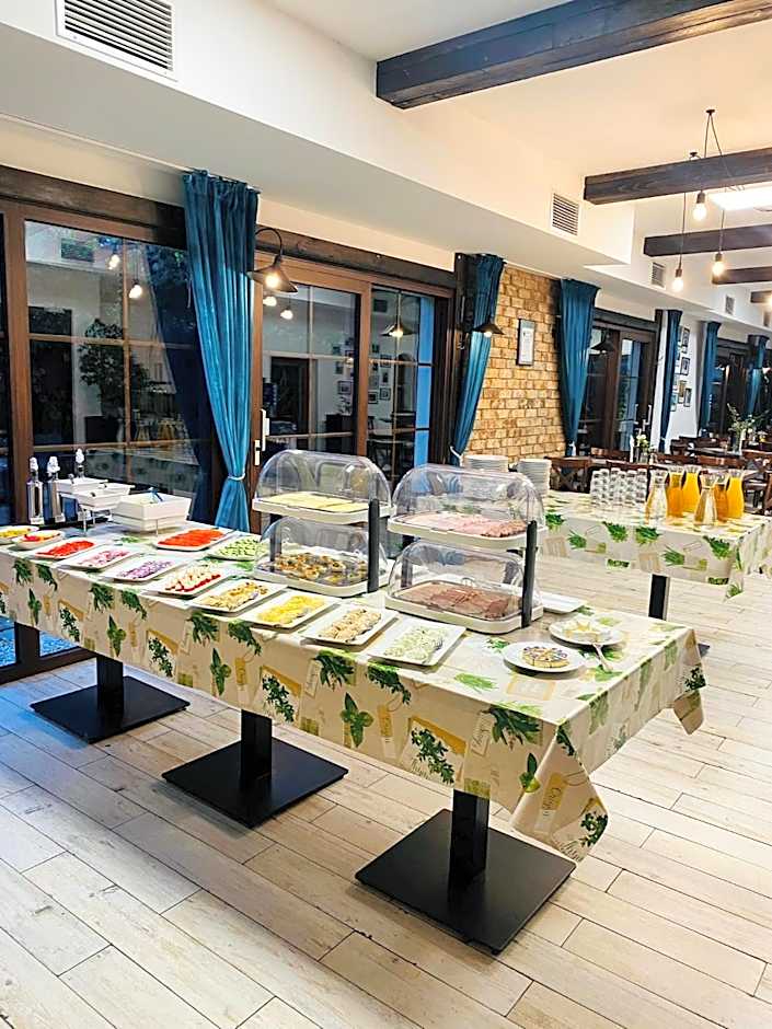 Old Tree Home & Restaurant