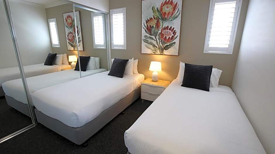 Silvershore Apartments on the Broadwater