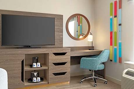 King Room with King Bed - Non-Smoking