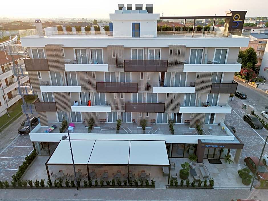 Petit Hotel