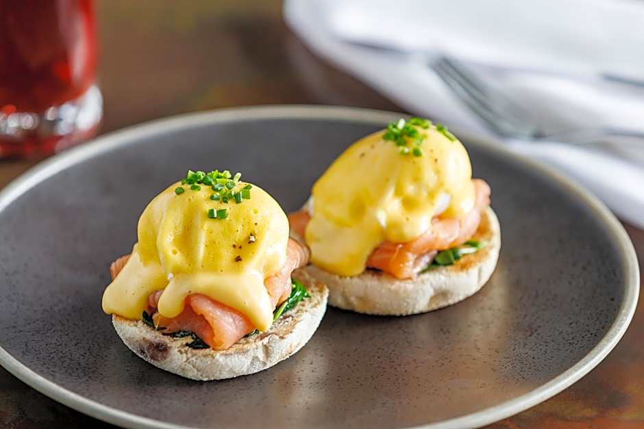 Hidden Lake Hotel & Apartments