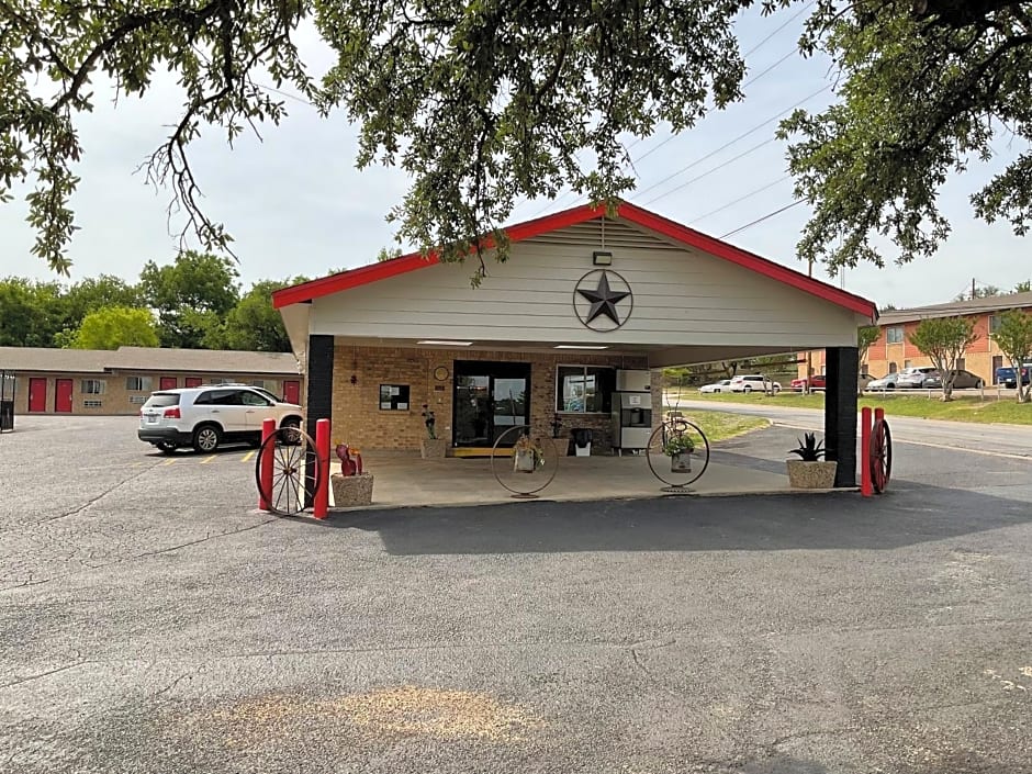 Photo 1 of 18 of Glen Rose Inn and Suites