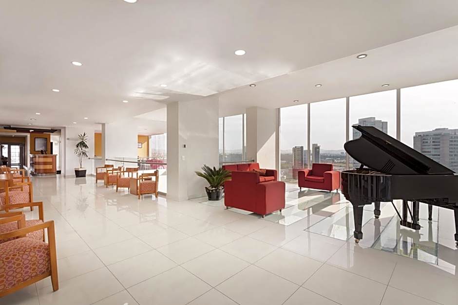 La Quinta Inn & Suites by Wyndham Puebla Palmas