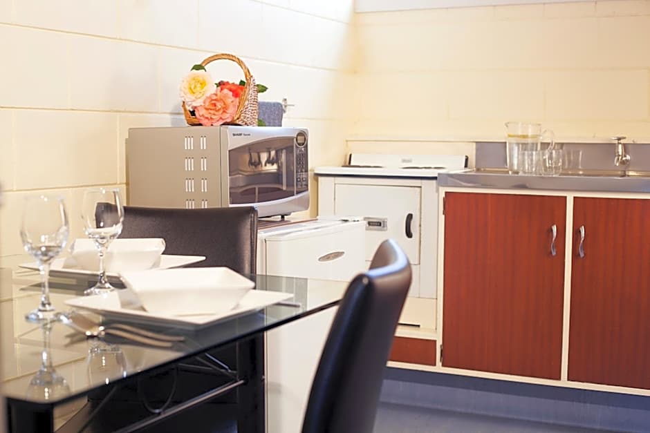 Broadway Motel & Miro Court Villas