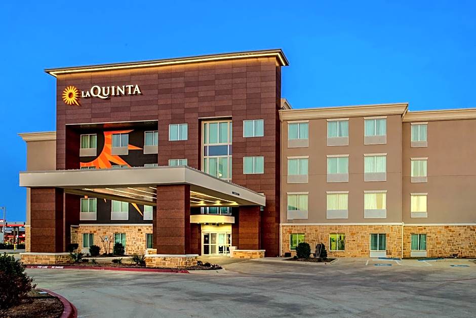 La Quinta Inn & Suites by Wyndham Northlake Ft. Worth